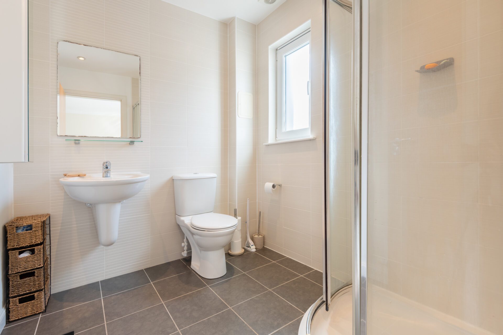24 bedroom1 ensuite