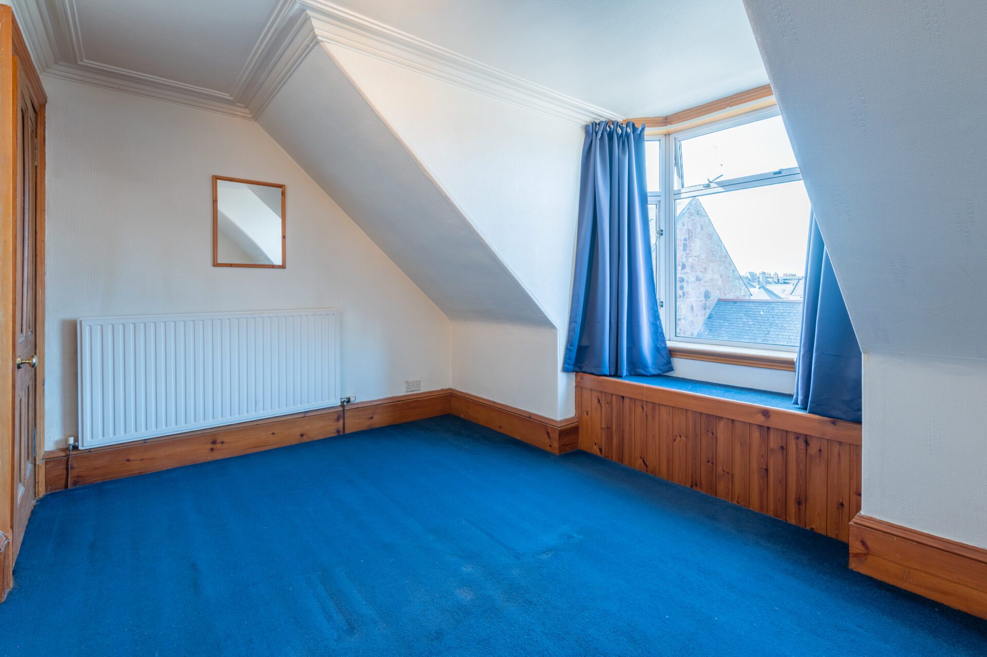 21 bedroom2