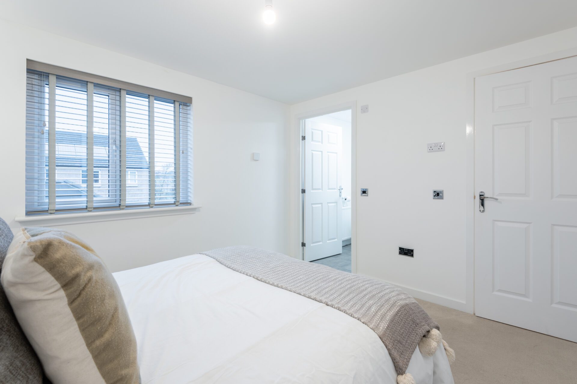 27 bed1
