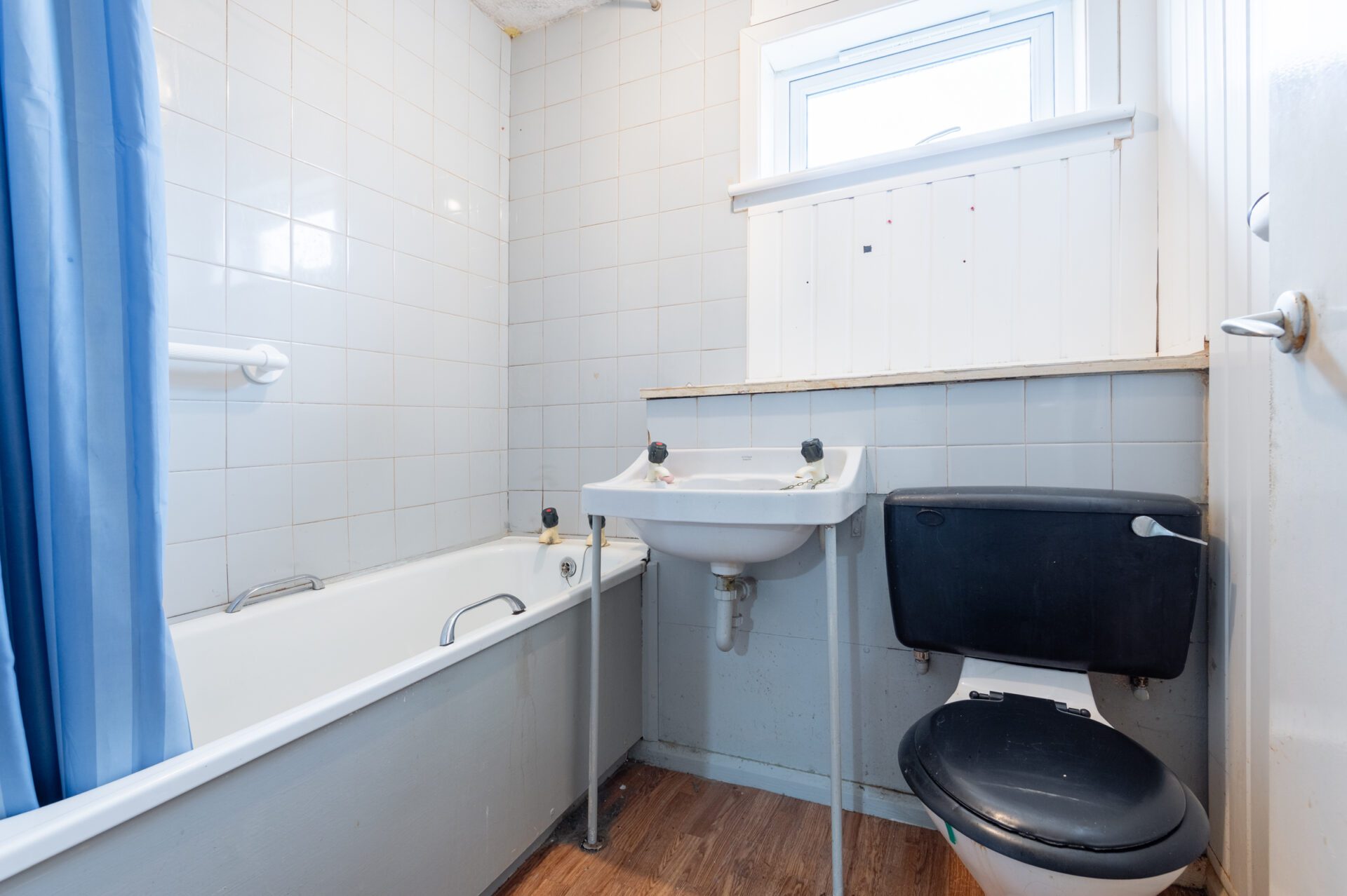 25 bathroom