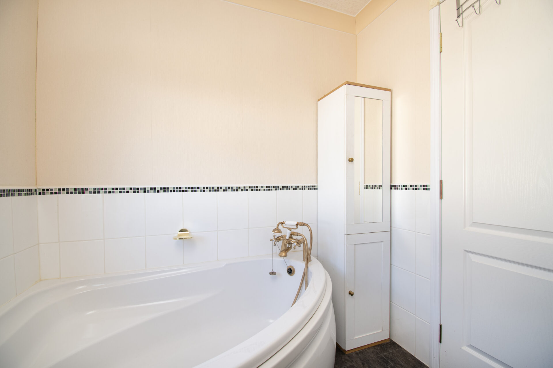 bathroom (1)