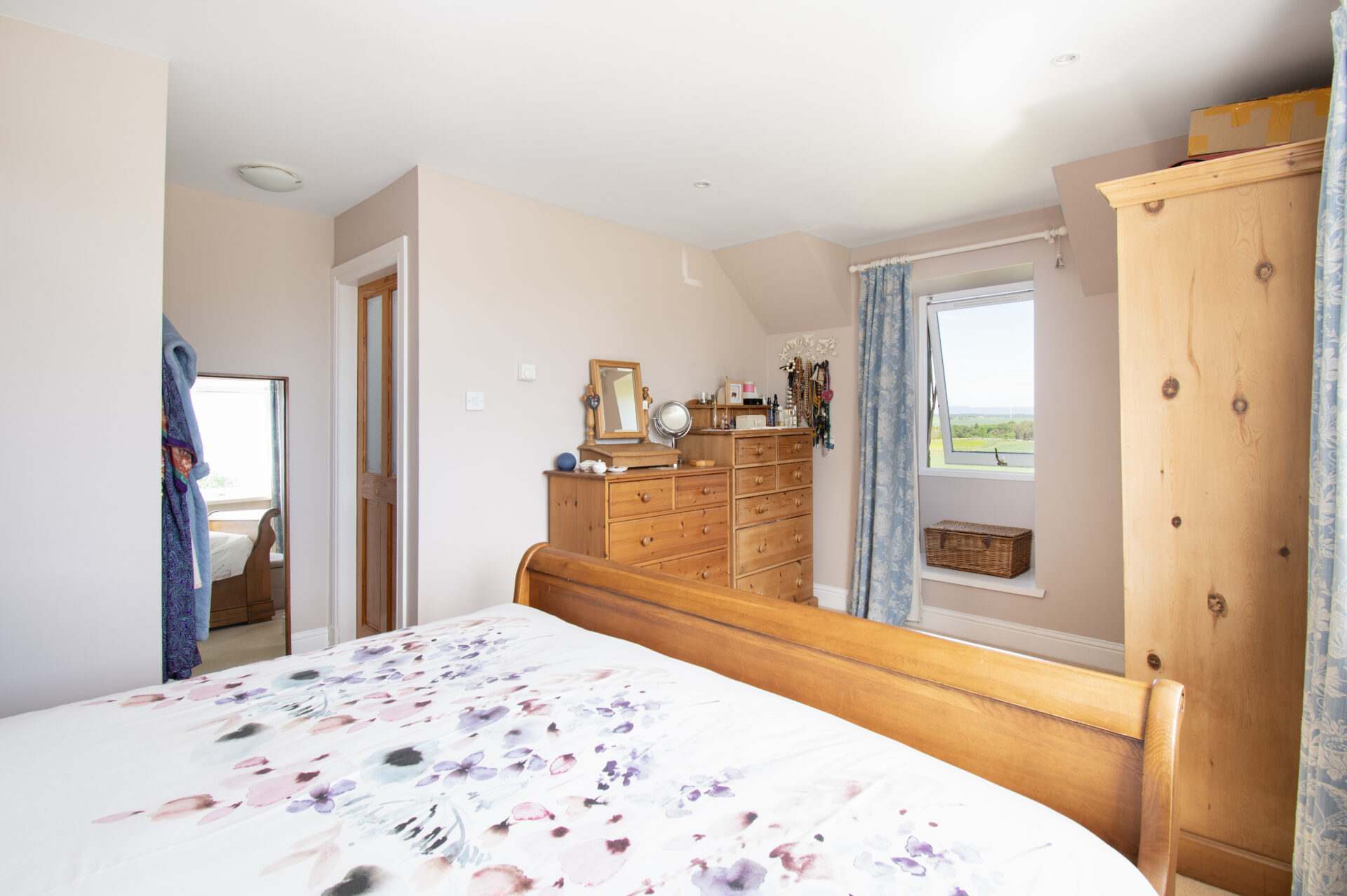 bedroom 1 (3)