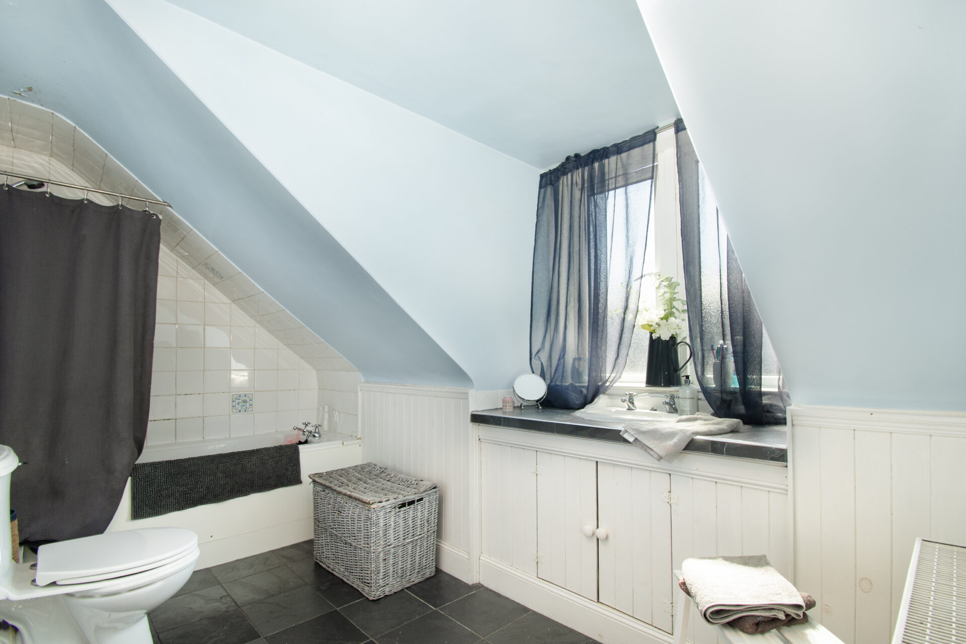 bathroom (1)