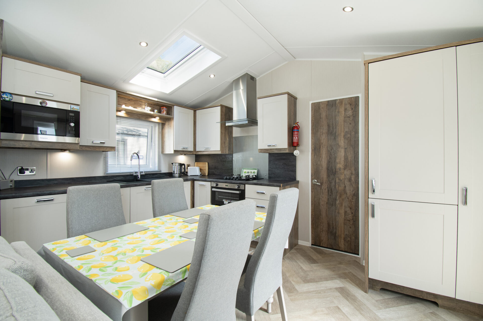kitchen (2)
