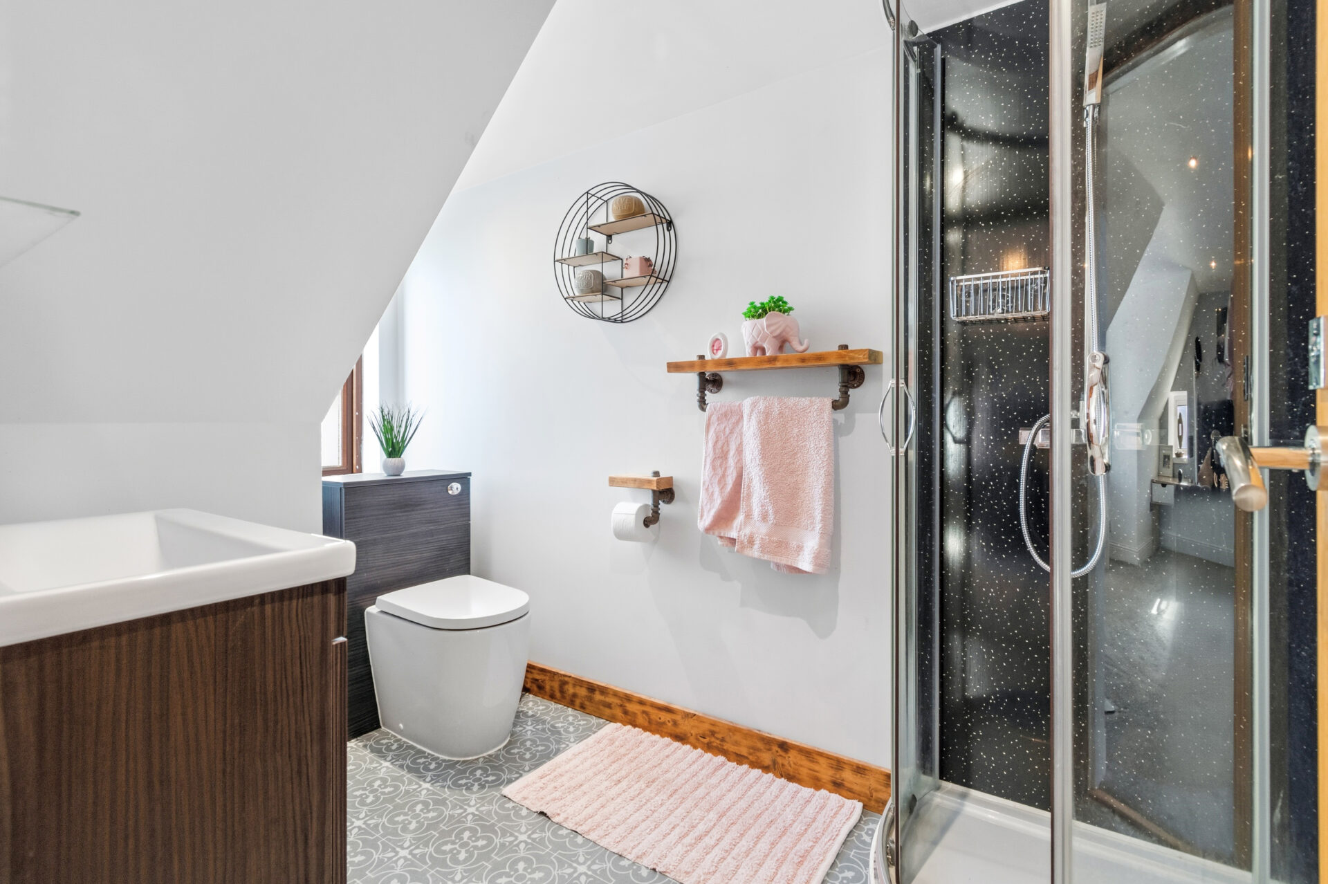 bed 2 ensuite
